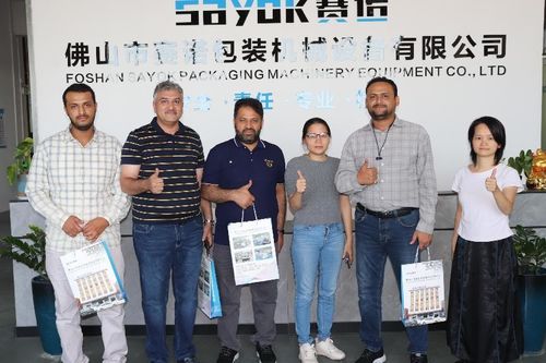 Najnowsze wiadomości firmy o Witamy klientów z Jemenu, aby odwiedzić maszyny do mokrych wycieraczek