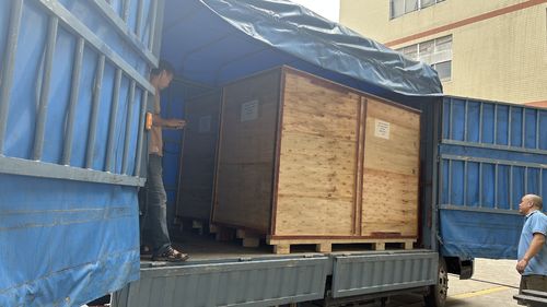 Najnowsze wiadomości firmy o 2 zestawy rękawiczek PCL składane maszyny do pakowania są wysyłane do klientów