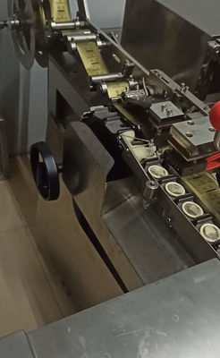 Mała precyzyjna maszyna do pakowania prezerwatyw z folii aluminiowej z systemem kontroli